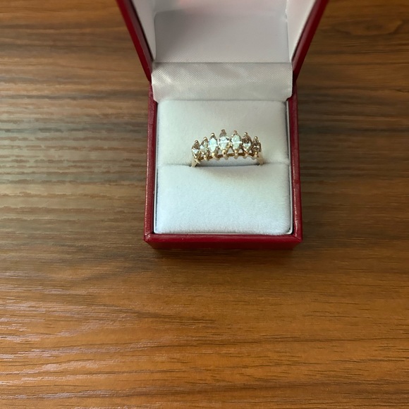 Flashy, marquise diamond ring. - Picture 2 of 5